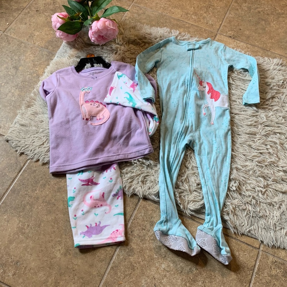 Girl’s Lot of two set and onesie 2T
